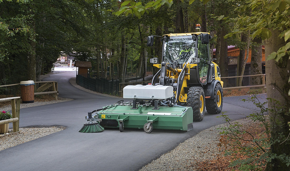 Der elektrische Bagger L25 im Einsatz